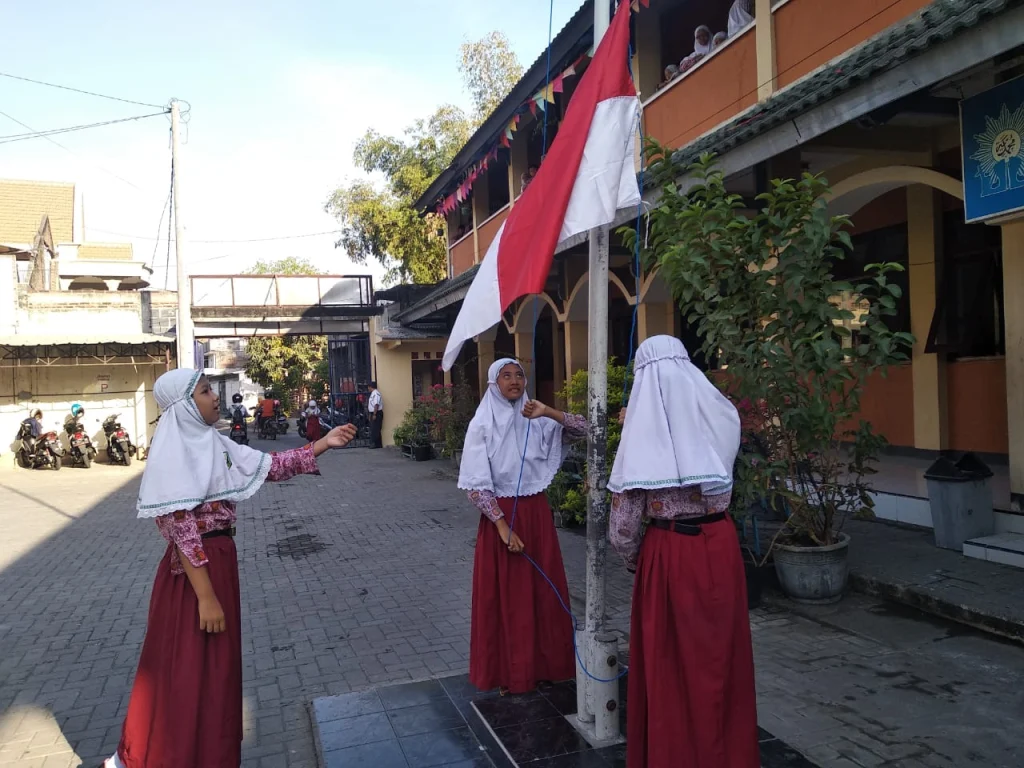 Begini Cara SD Muri Berduka Cita atas Wafatnya Habibie