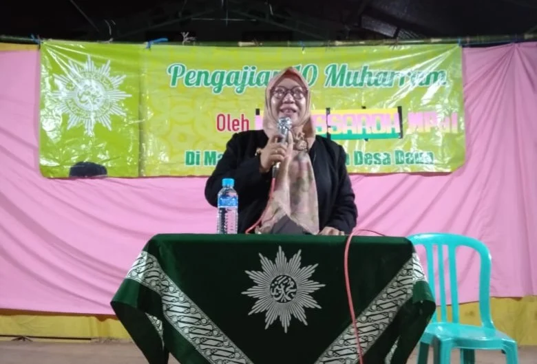 Tak Dapat Kapal, Dosen UMG Ini Didaulat Memberi Pengajian Muharam di Bawean