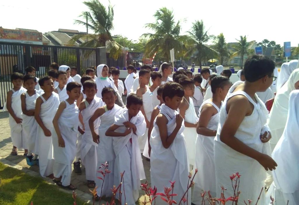Sekolah Mitra GKB Ikuti Manasik Haji di Berlian School