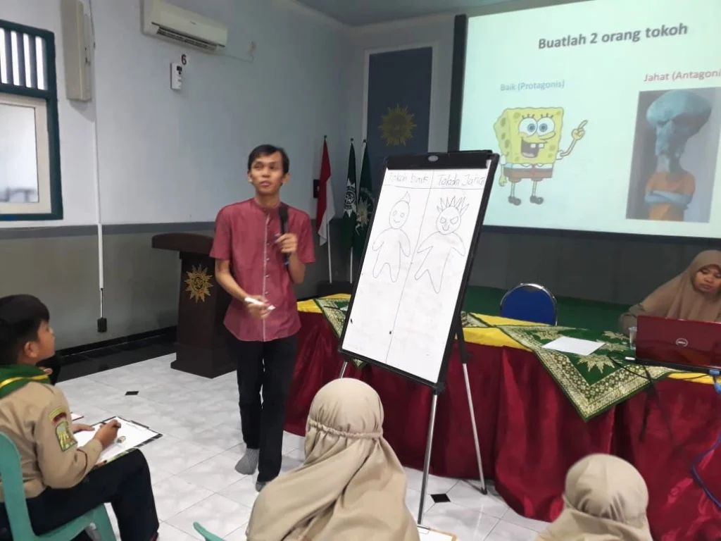 Jadi Guest Teacher, Begini Komikus Ini Ajari Siswa SD Mugeb Bikin Komik