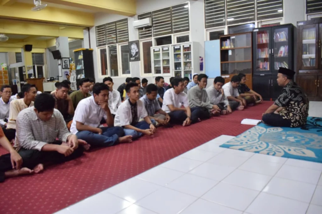 Begini Smamsatu Latih Siswanya Biasakan Shalat Malam