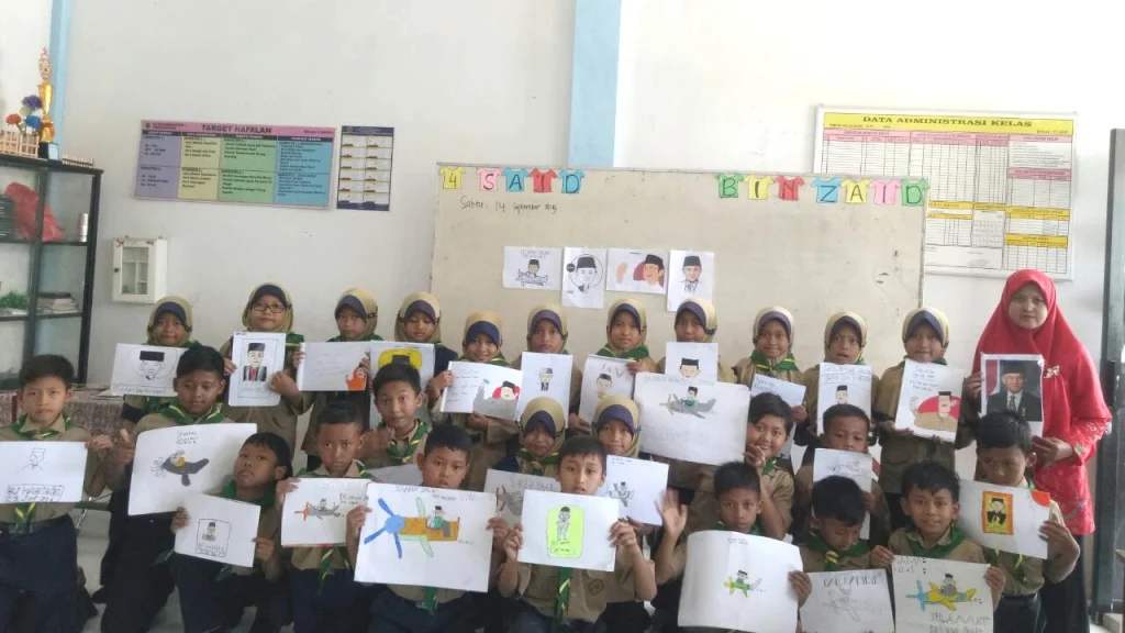 Bikin Karikatur Habibie, Cara Siswa SD Muwri Mengenang Mr Crack Itu