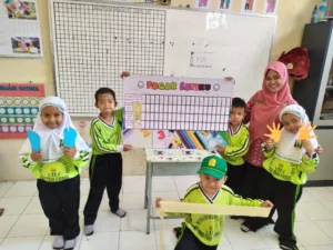 Inovasi Baru Guru SD Muri, Ciptakan Media Pagar Satiku agar Siswa Asyik Belajar Satuan Panjang Tidak Baku