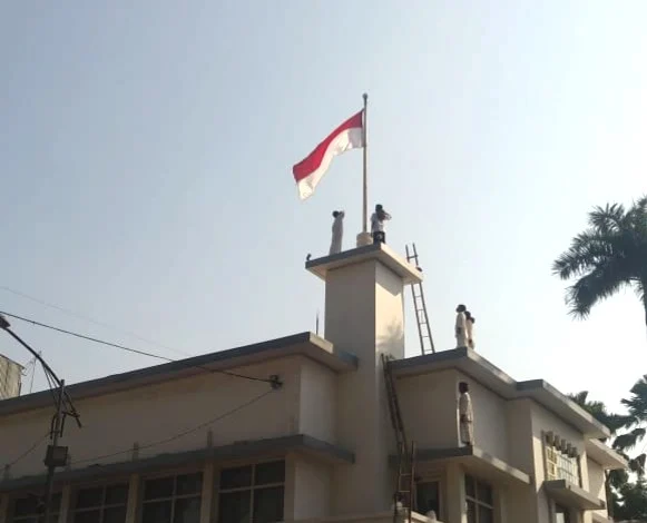 Anak-Anak Dubes Saksikan Detik-Detik Penyobekan Bendera Belanda di Hotel Mojopahit