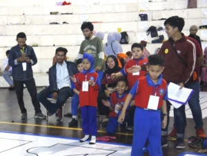Siswi yang Bercita-cita Jadi Hafidh Ini Juara I Robotika Line Tracer SD/MI