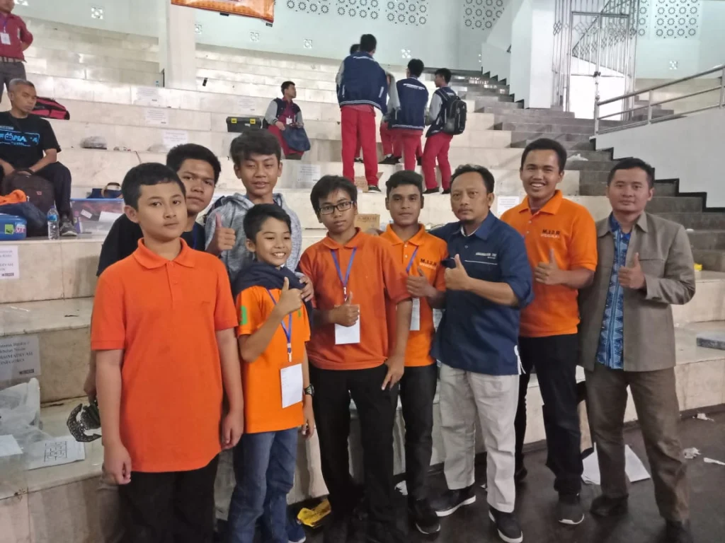 Dua Siswa ICP Spemdalas Asah Karakter di Kompetisi Robotik