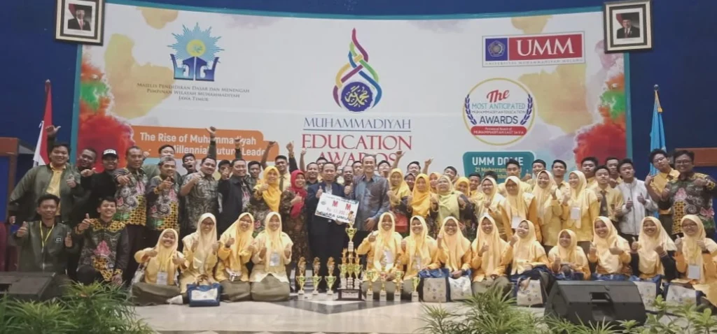 Juara I Matematika dan Karya Ilmiah Remaja Antarkan Smamsatu Gresik Juara Umum ME Awards 2019