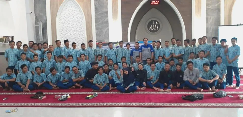 Kampuh Welding Indonesia Sosialisasi Welder Bersertifikat Internasional di SMKM 2 Taman