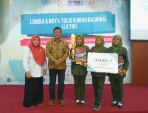 Teliti Belatung sebagai Pakan Ternak Kaya Protein, Siswa SMKM 6 Lamongan Raih Juara Nasional