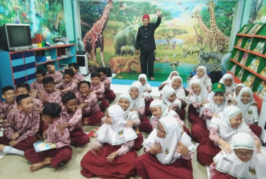 Datangkan Budayawan, SD Muri Kenalkan Siswa Kearifan Lokal Giri