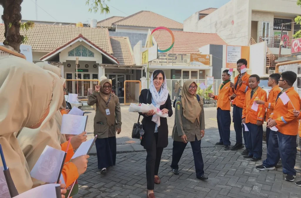 Spemdalas Sambut Mahasiswa Afghanistan dengan Nasi Krawu