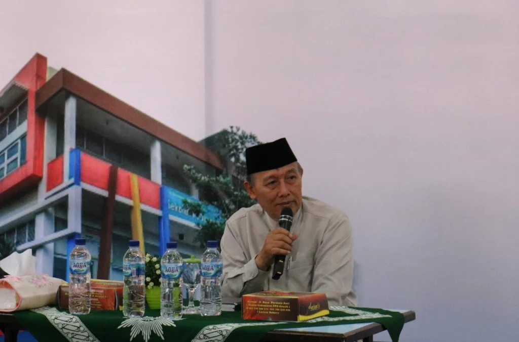 Jangan Pernah Bahas Rumput Tetangga Lebih Hijau