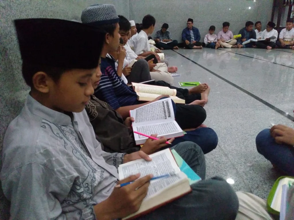 Ikut Qiyamul Lail Bersama Siswa SD, Ini Ungkapan Perasaan Siswa SMP