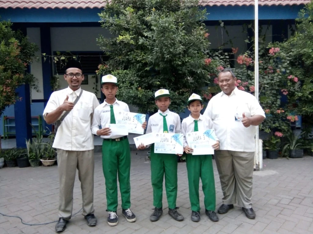 Siswa SD Muhammadiyah 3 Gondol Tiga Gelar di Gresik Climbing Series