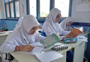 Menulis Resensi Buku, Begini Komentar Siswa Spemdalas