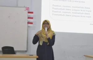 Di IHT, Guru SD Mugeb Berbagi Trik Mengajar Bahasa Indonesia dalam Tematik