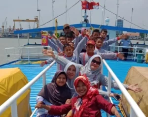 Field Trip Asyik SD Mutu Tops Dukun ke Surabaya-Madura