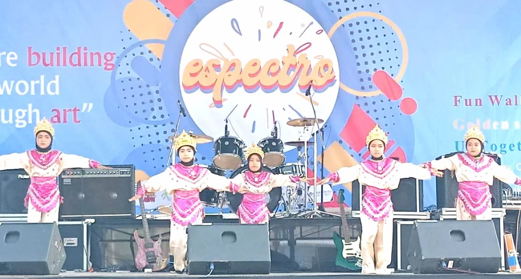 Tari Candik Ayu SD Mugeb Ikut Meriahkan Espectro 2K19
