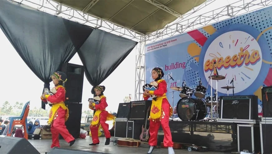 Berlian School Tampilkan Pudak Kukusan di Espectro 2K19