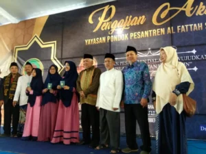 Empat Santri Al Fattah Ikuti Jambore Islamic Global School Network, Paspornya Diserahkan Din Syamsuddin