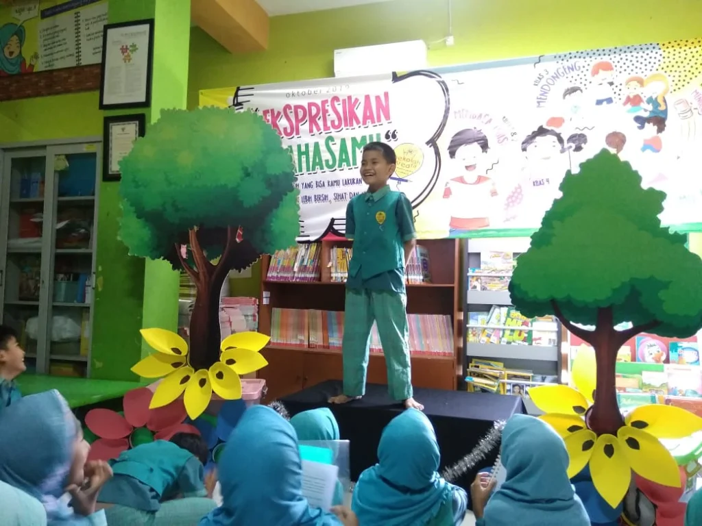 Melalui Literasi Sekolah Kreatif Ini Ajak Siswa Peduli Lingkungan