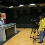 Kunjungi Kampus Entrepreneur, Siswa Smamio Diajak Praktik Shooting Berita