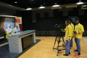 Kunjungi Kampus Entrepreneur, Siswa Smamio Diajak Praktik Shooting Berita