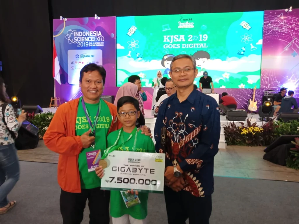 Selamat! Dua Sekolah Muhammadiyah Menjuarai Kalbe Junior Scientist Award 2019
