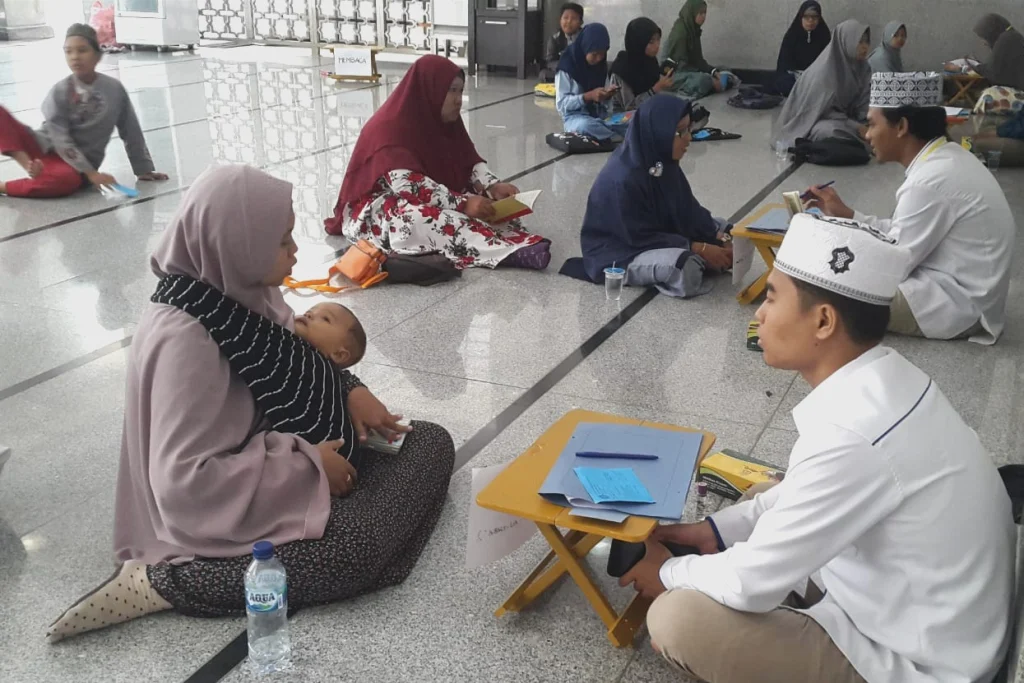 Bikin Trenyuh, Alasan Ibu Ini Ajak Putranya Ikuti Munaqasah Alquran