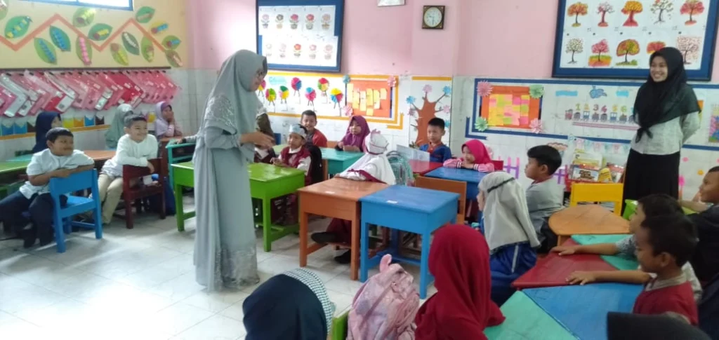 Saat Siswa SD Muhammadiyah 11 Randegan Belajar Sehari di SD Mumtaz