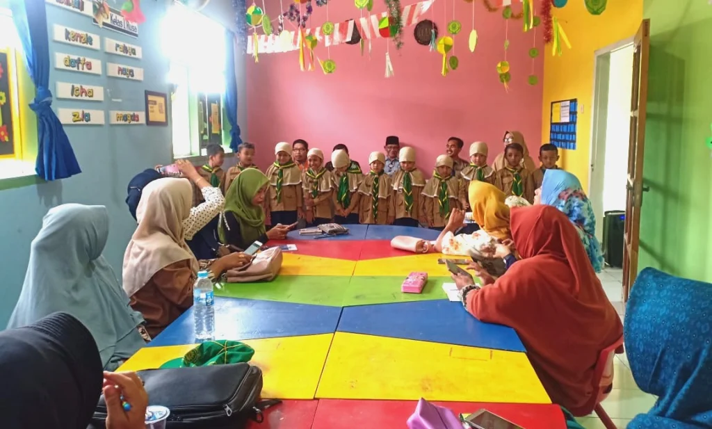 Tamu dari Jawa Ini Terkejut Hafalan Quran Irama Hijaz Siswa SD Mutu Bawean