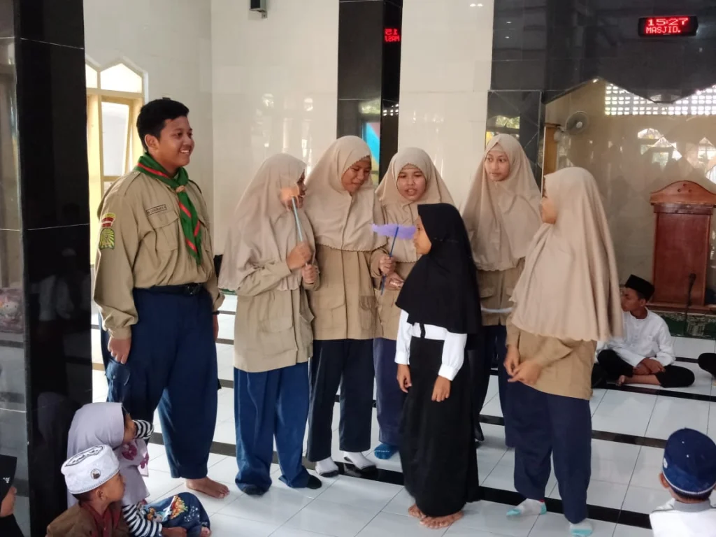 Kisah Kancil dan Buaya Siswa ICP Spemdalas Hibur Santri Panti Darul Muttaqin