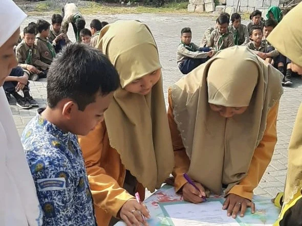 Pelantikan IPM Spemupat Diwarnai Cium Bendera dan Arak-arakan Pimpinan Baru