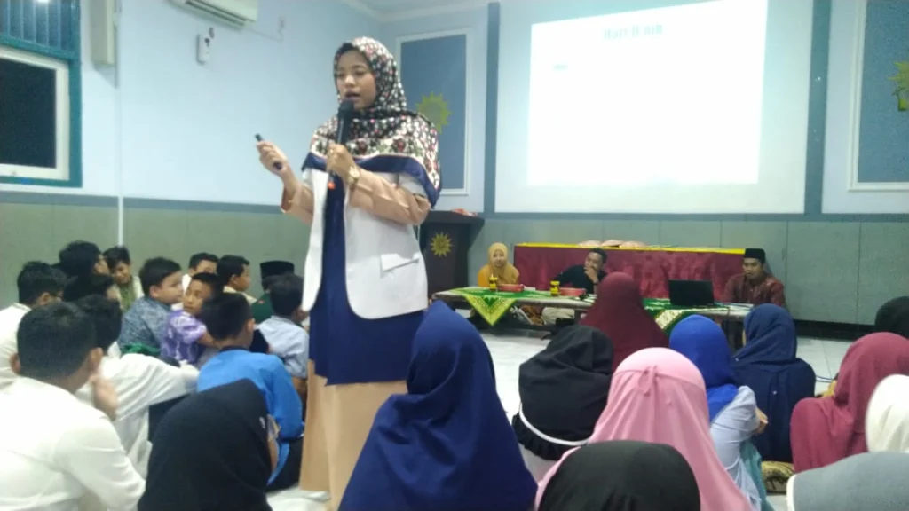 Friday Boarding School SD Mugeb Undang Alumni sebagai Motivator