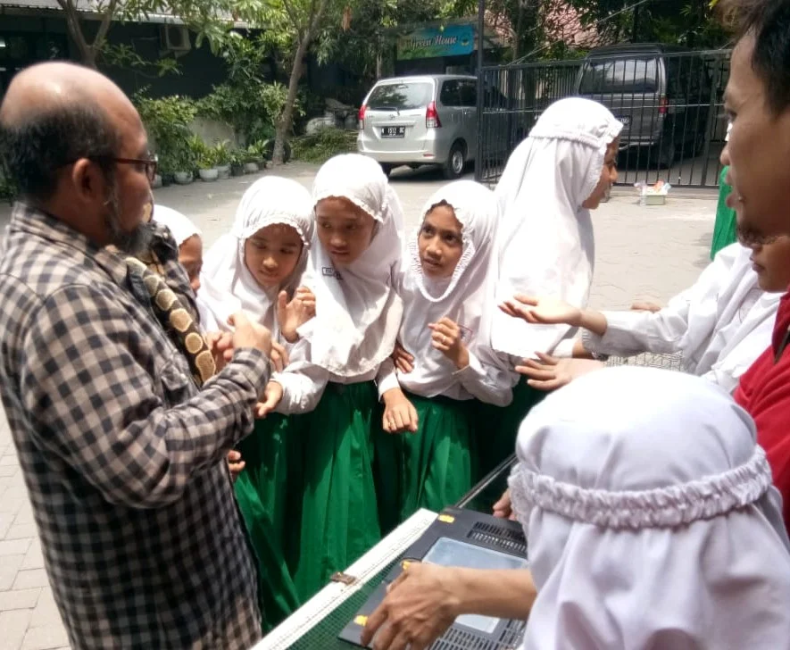 Hari Cinta Puspa dan Satwa di SDM 3 Gresik, Ternyata Ketua Majelis Dikdasmennya Pecinta Binatang