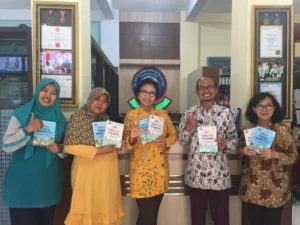 SDMM Luncurkan Dua Judul Buku Karya Siswa Berbahasa Inggris