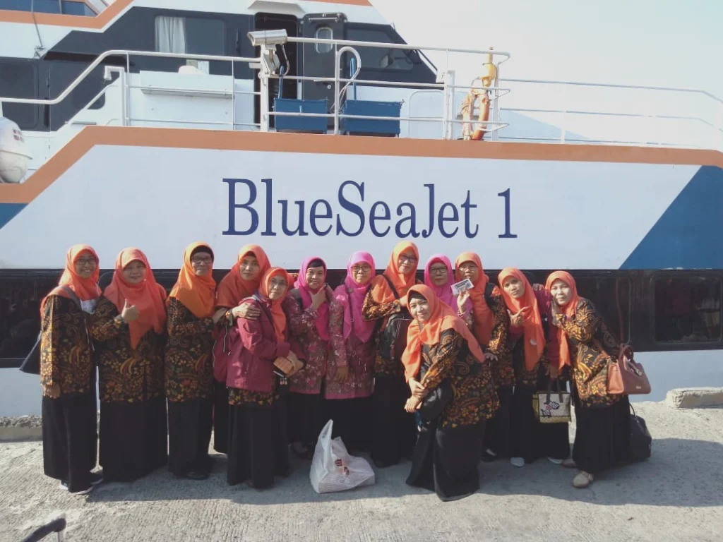Perjalanan Lebih Tenang  Ratusan Guru TK Aisyiyah ke Bawean dengan Kapal Jet