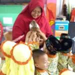 Saat Kepala Play Group Tunas Aisyiyah PPI Bawa Dua Kelincinya, Classie dan Cookie, ke Sekolah
