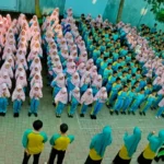 Guru dan Siswa SDM Sidoharjo Lamongan Kompak Dolanan Tradisional