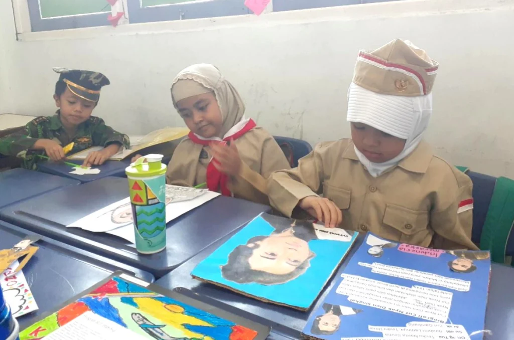 Cara Anti-Mainstream SD Mugeb Peringati Hari Pahlawan