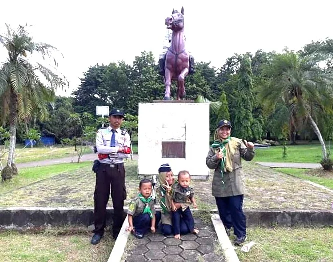 Keluarga Agus Hargianto: Kecil-Kecil Sudah Jadi Pandu HW