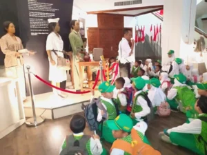 Merinding Dengar Pidato Bung Tomo, Siswa SD Muri yang OCD di Museum Tugu Pahlawan
