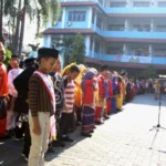 Berkebaya Jawa, Gadis Portugal Ini bersama Warga SDMM Berpakaian Nusantara di Hari Pahlawan
