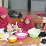Diajak Siswa SDMM Masak Kuliner Nusantara, Renata Asal Portugal: Saya Ingin Balik ke Sini