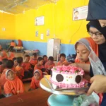 Praktik Menghias Kue Tart di SD Muwri, Tak Semudah yang Dibayangkan
