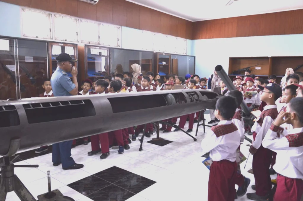 Serunya Siswa SD Mugeb Kunjungi Museum Loka Jaya Crana dan Taman Flora