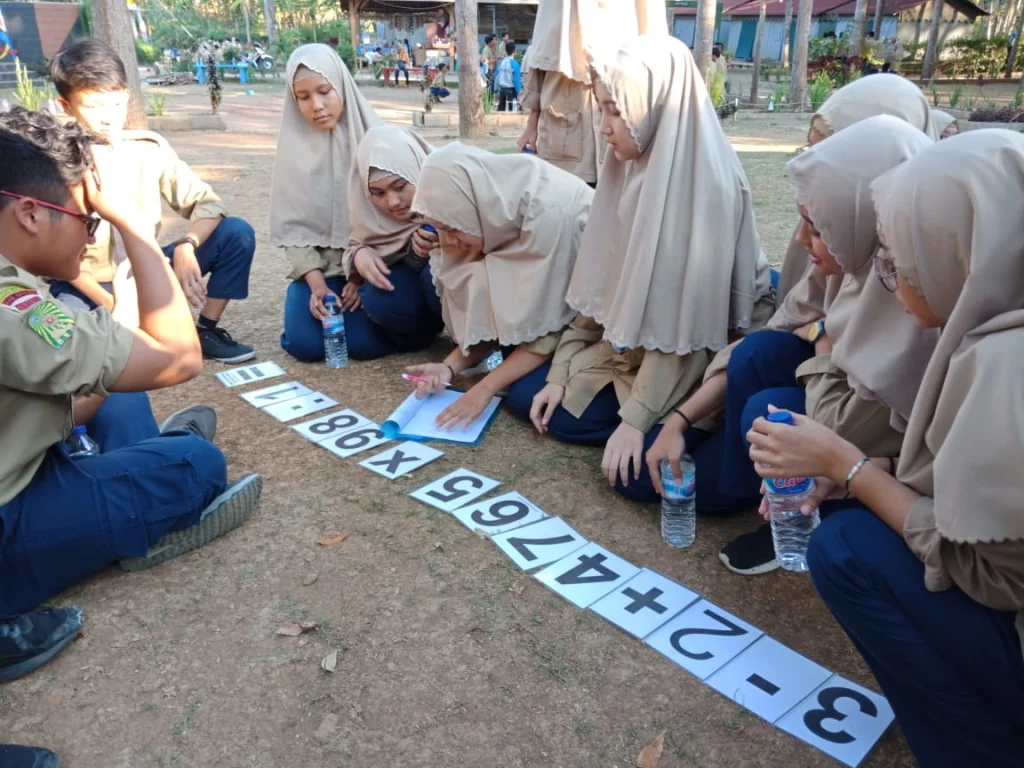 Siswa Spemdalas Peras Otak saat Bermain Formula Sukses