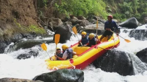 Arung Jeram Ini Bikin Adrenalin Siswa ICP Spemdalas Terpacu Keras