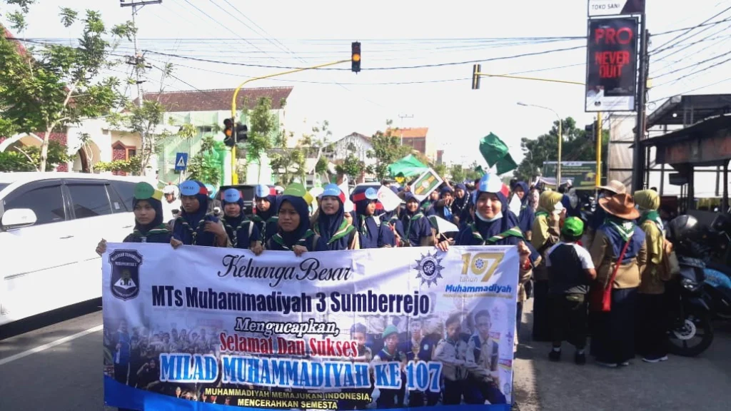 Meriahnya Pawai Taaruf Milad Muhammadiyah di Bojonegoro