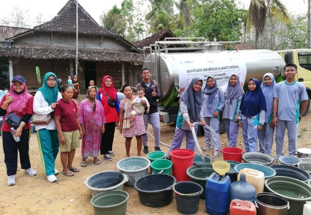 Tak Sekadar Bantu Air dan Sembako, Baksos SMAM One Juga Analisis Penyebab Kekeringan